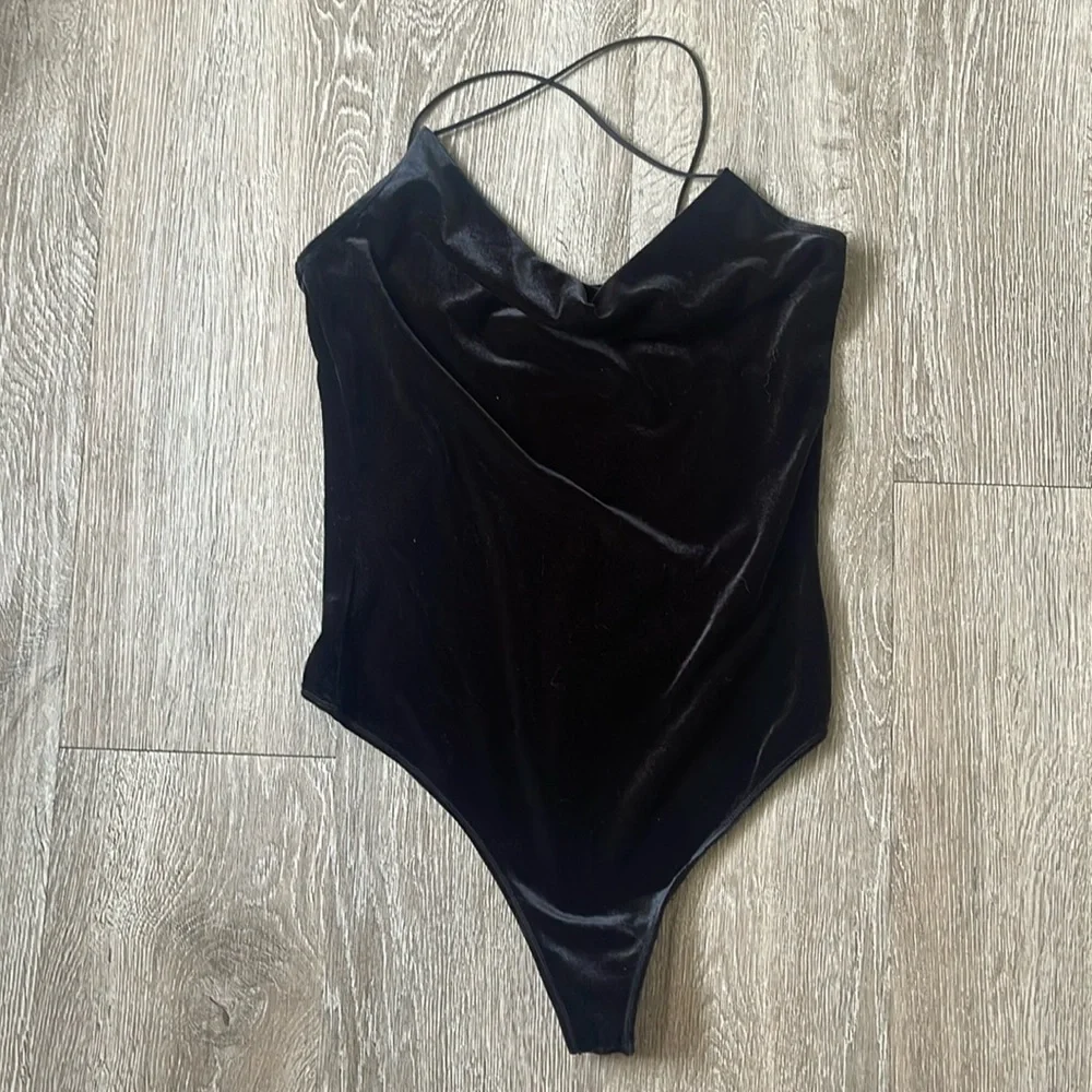 Abercrombie & Fitch Thin Spaghetti Strap velvet Bodysuit black size medium
